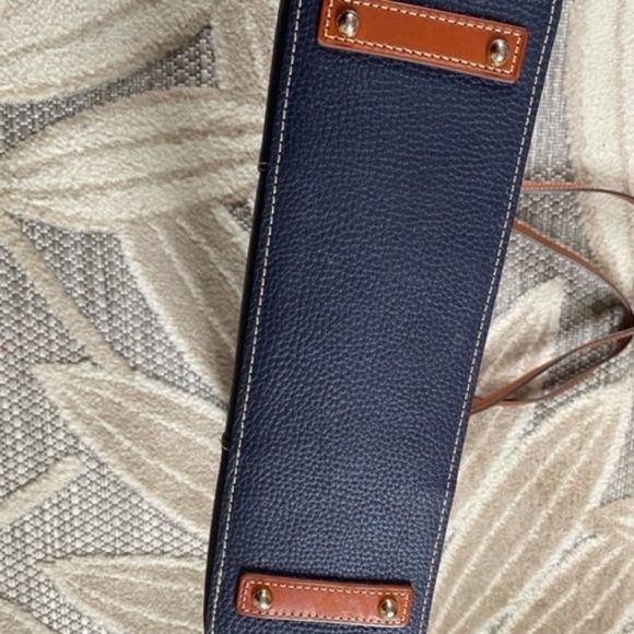 Dooney & Bourke Pebble Grain Lexington Bag - Picture 6 of 9